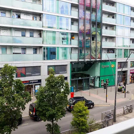 Stylish 2 Bedroom Apartment In The Heart Of Epsom Town Centre Exterior photo