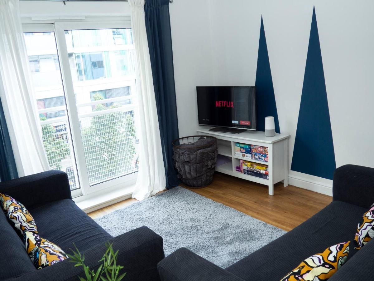 Stylish 2 Bedroom In The Heart Of Town Centre Apartment Epsom