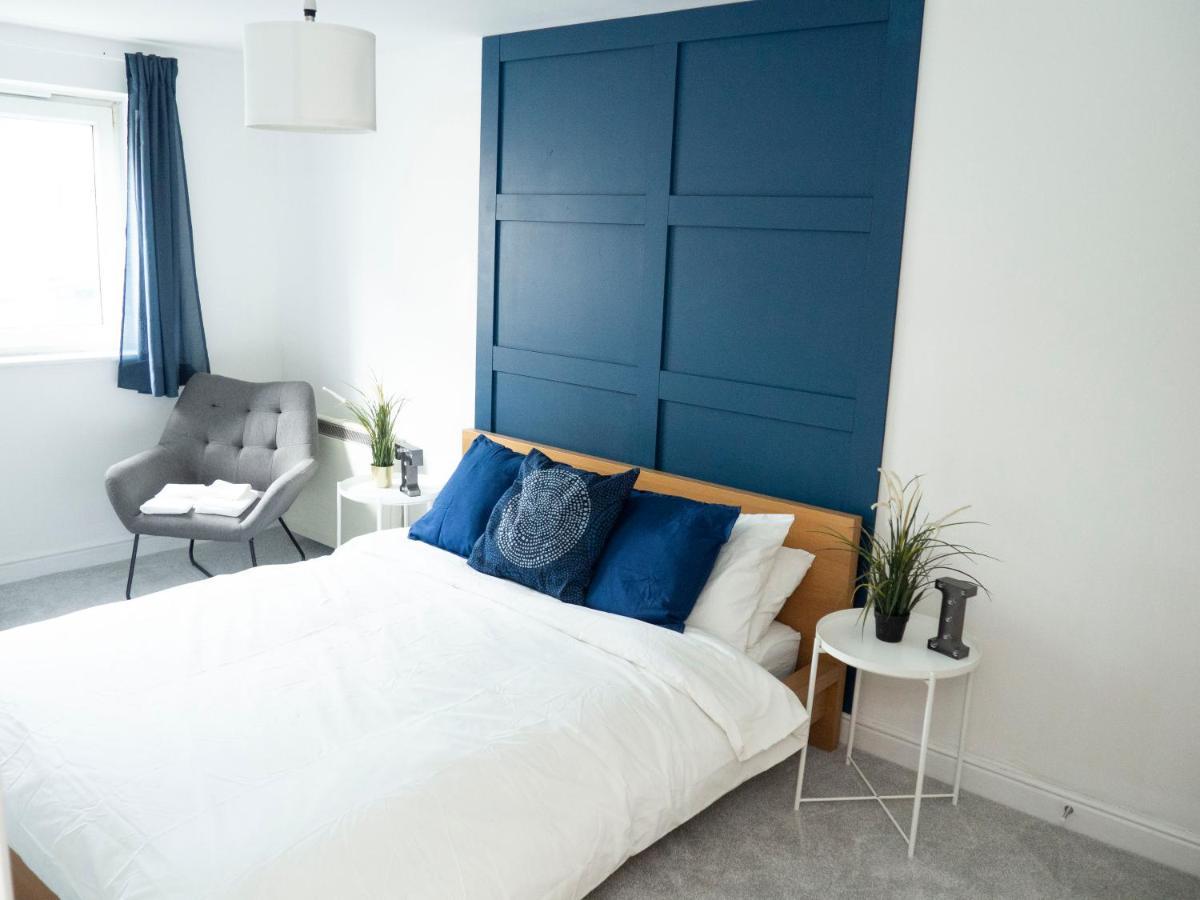 Stylish 2 Bedroom In The Heart Of Town Centre Apartment *
